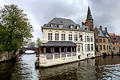 Brugge - il Bourgondisch Cruyce Passage si affaccia sulla confluenza tra i Canali Groenerei e Dijver.
